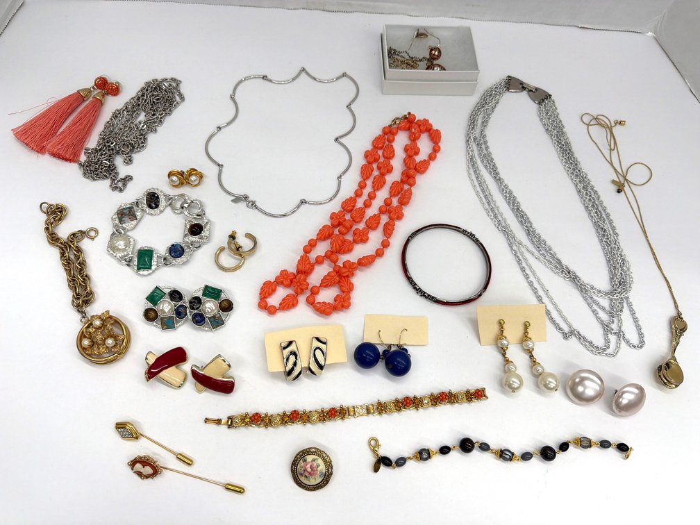 Assorted Fashion Jewelry