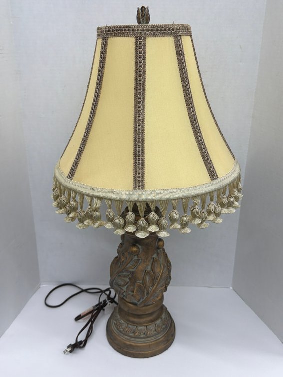 Table Lamp w Fringe Shade