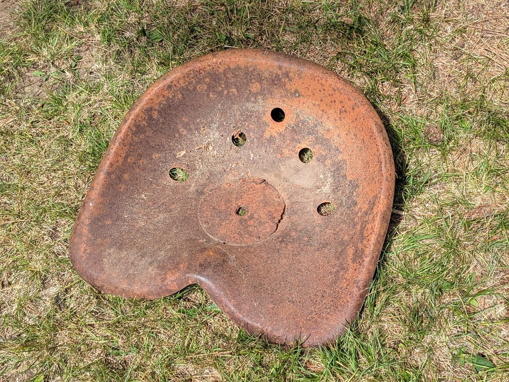 Large tractor seat is 19" wide.