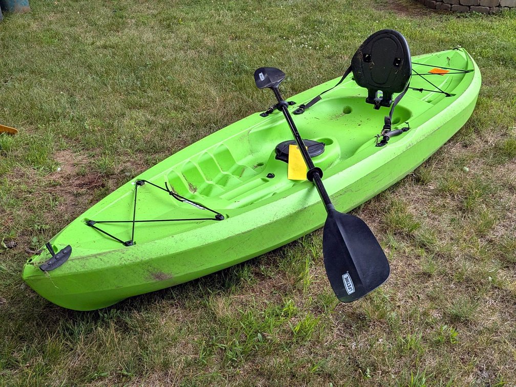 Lifetime sit-on kayak approx 9-1/2' long with paddle.