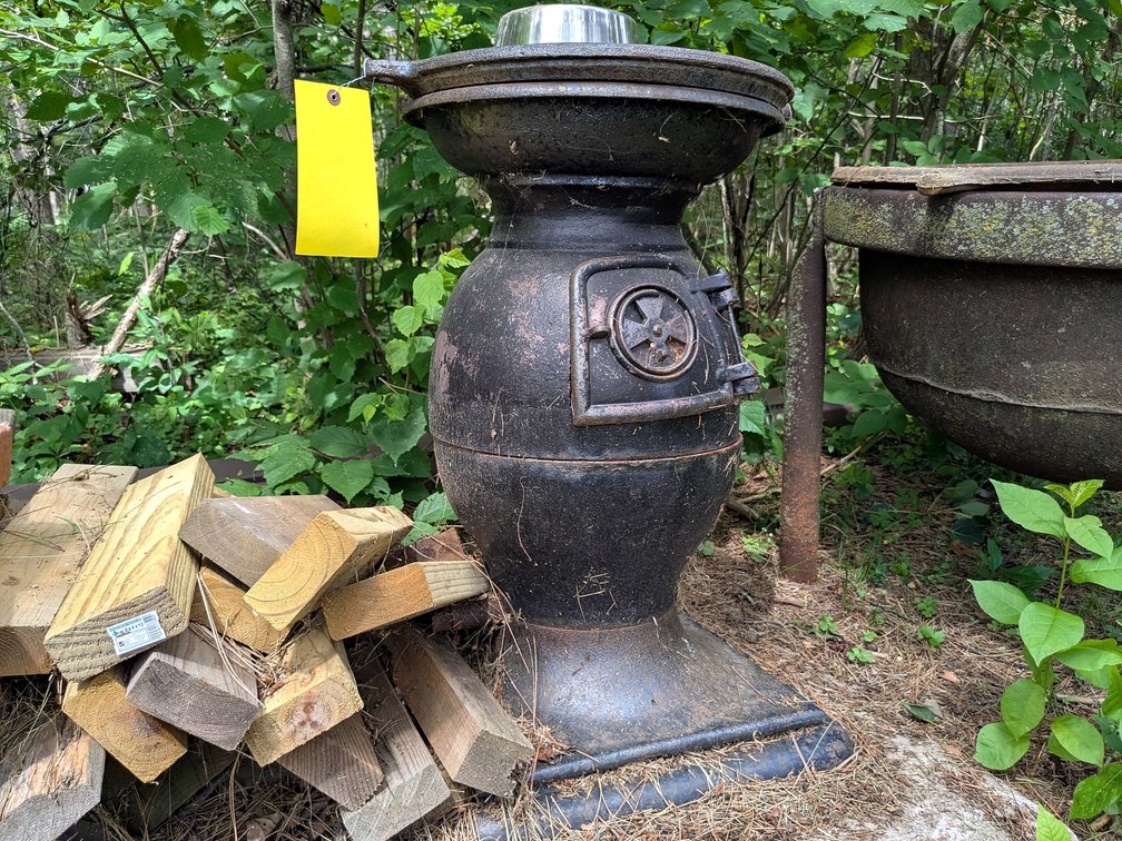 Cute old pot belly stove stands 28" tall with a 17" base.