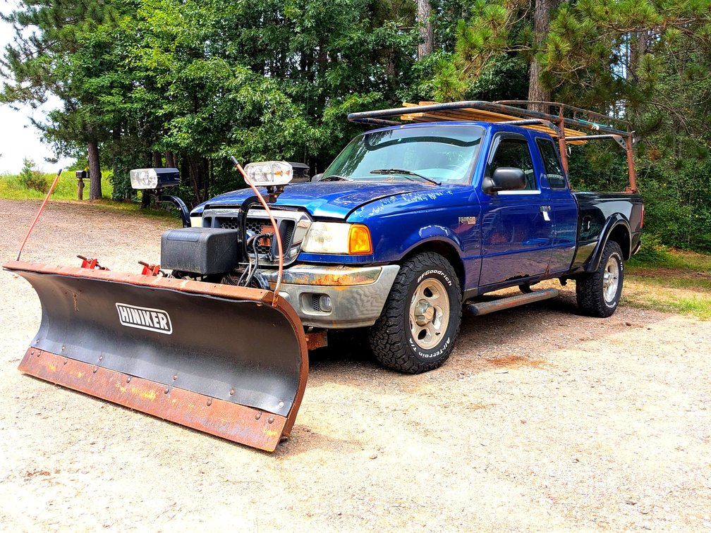 Ford Ranger plow truck VIN# 1FTYR15EX5PB06313 comes with Hiniker quick-detach 7' plow and excellent