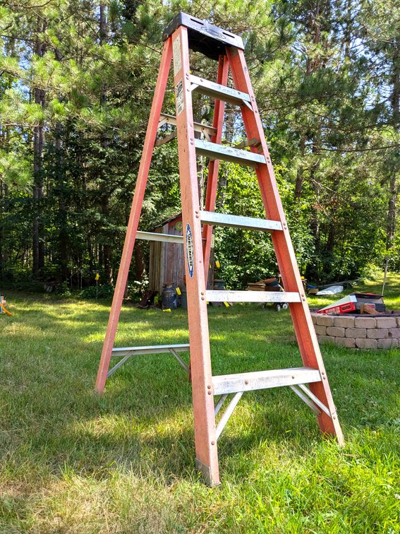Werner 6 ft extra heavy duty fiberglass step ladder.
