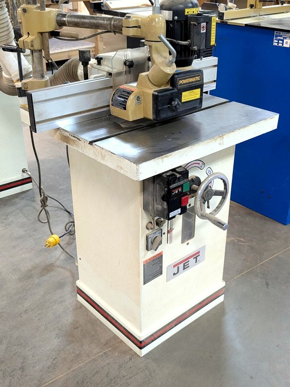 Jet profile shaper is Model JWS-25X and comes with a Powermatic PF3-JR autofeed system.