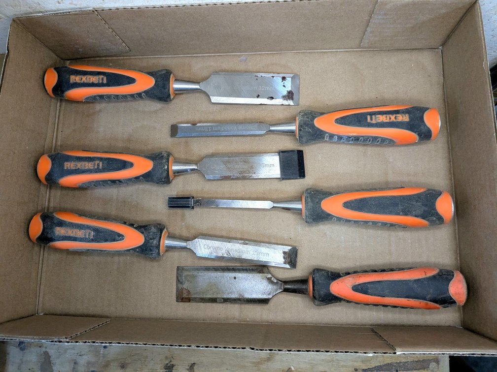 Rexbeti hand chisels up to 32mm.