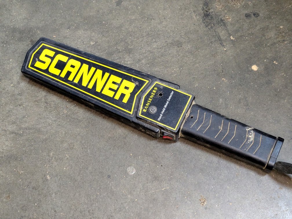 Ranseners Scanner hand held metal detector is 17" overall.