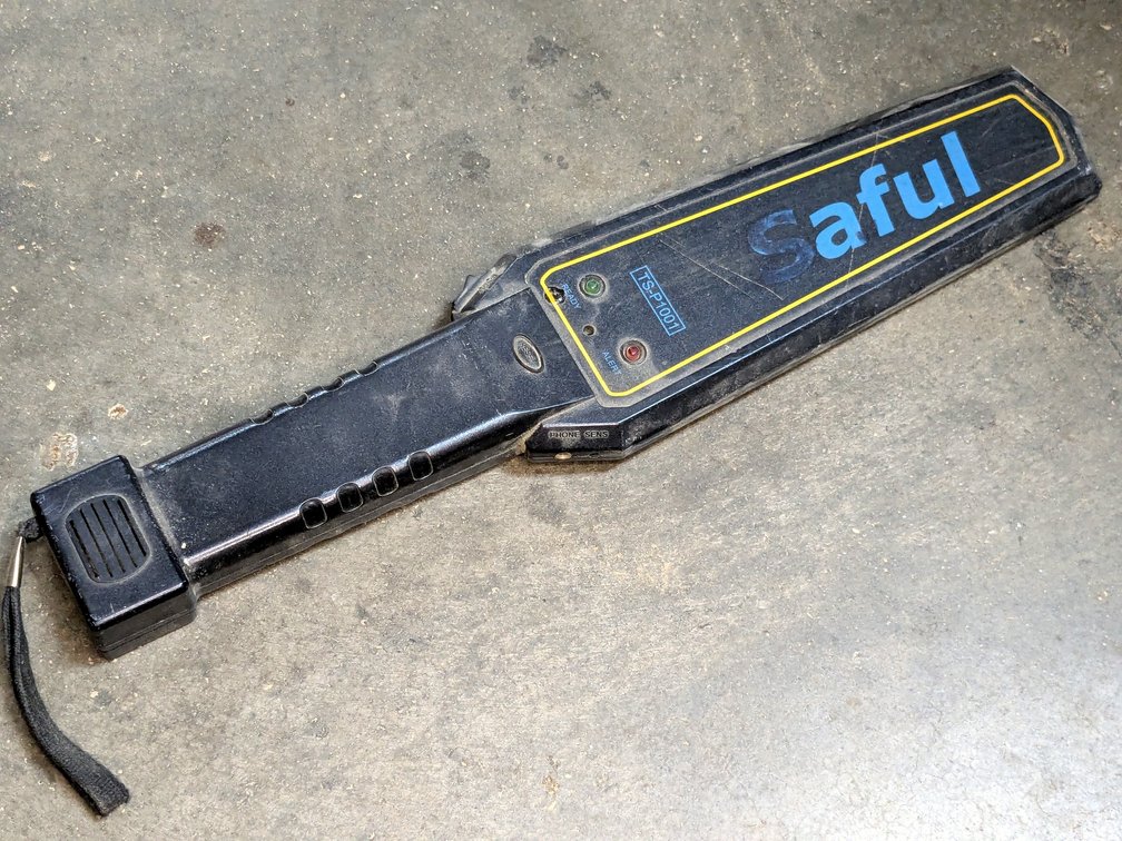 Saful hand held metal detector is 17" overall.