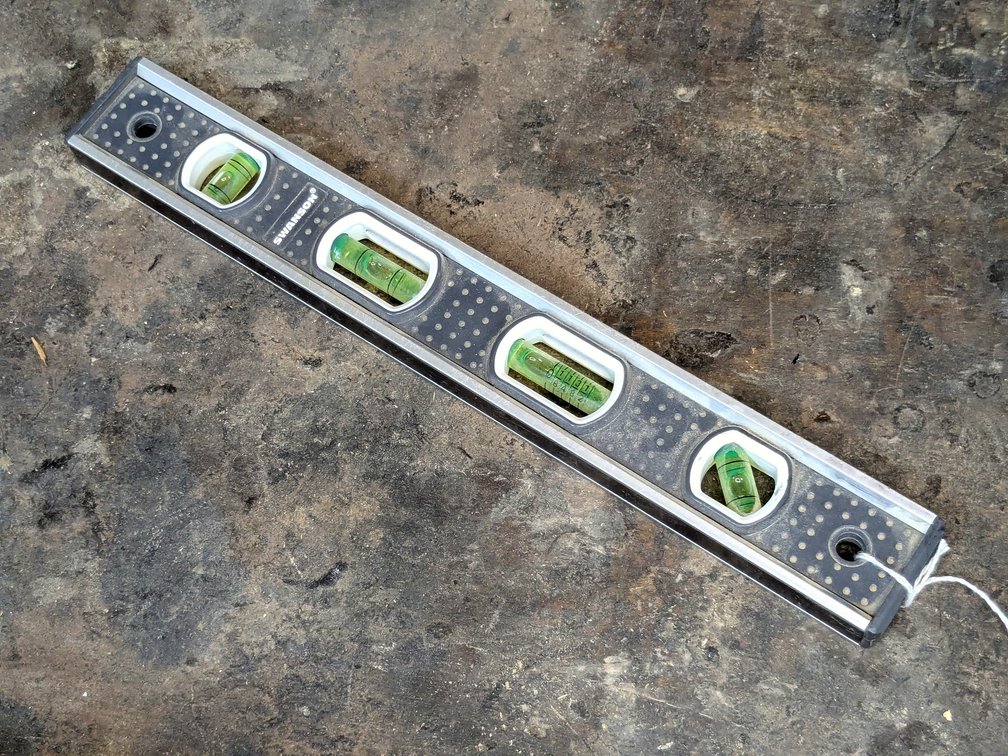Swanson 12" aluminum level with good vials.