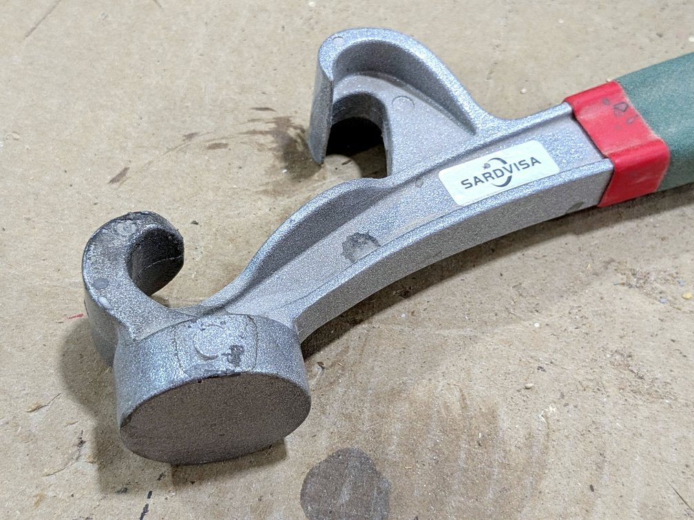 Sardvisa paint can or bucket opener tool is 8-1/2".