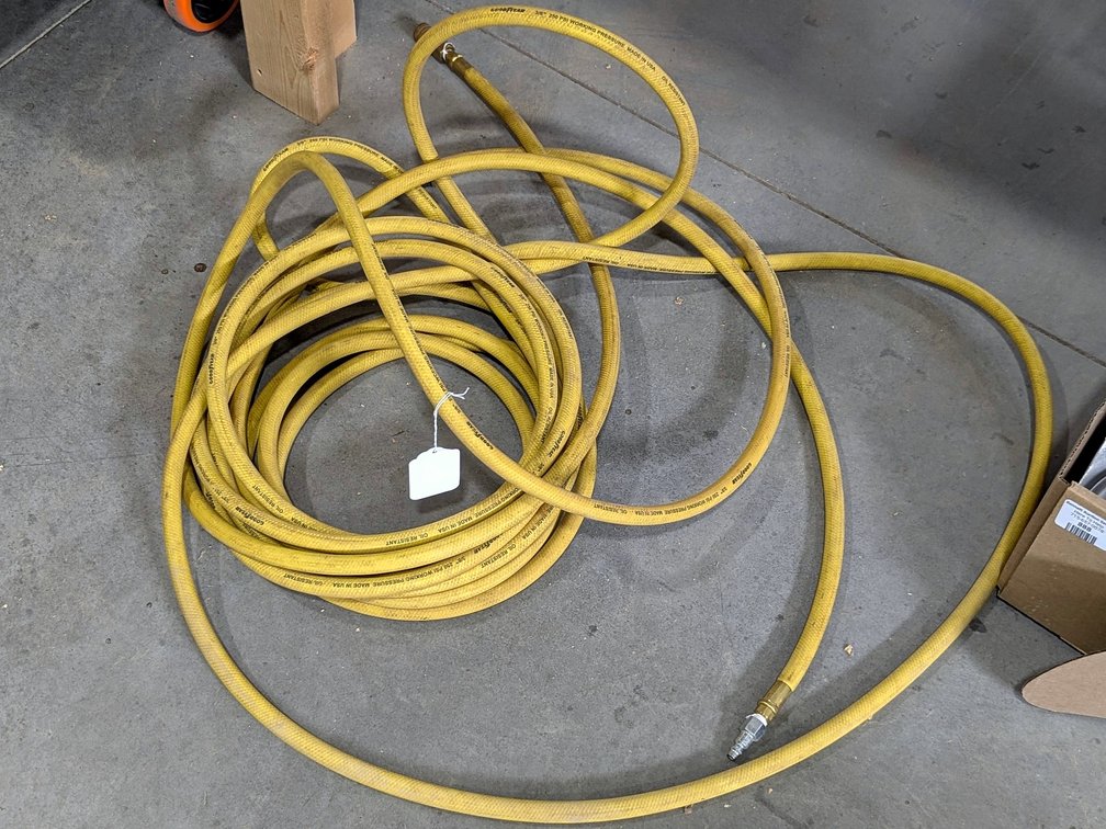 Good Year 3/8" air hose with good ends.