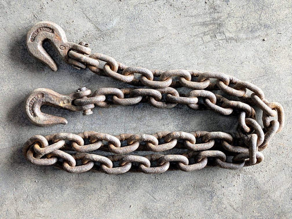 4' length of 3/8" chain with grab hooks.