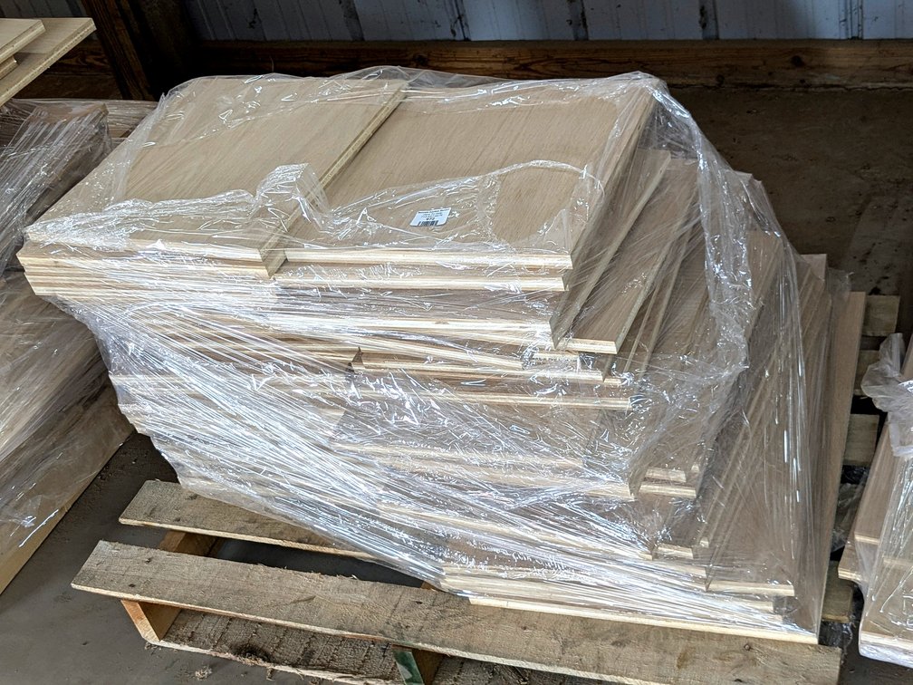 Five-ply cabinet grade plywood with oak veneer faces up to 17" x 25", stack is 20".