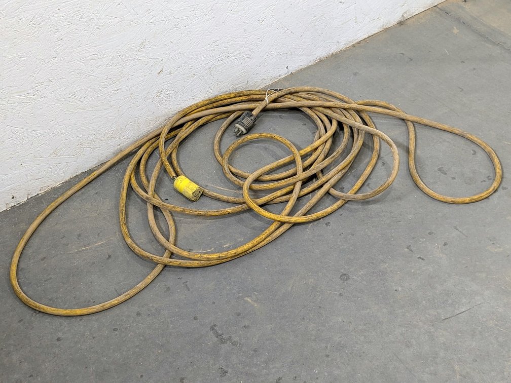 Heavy duty 14 gauge extension cord.