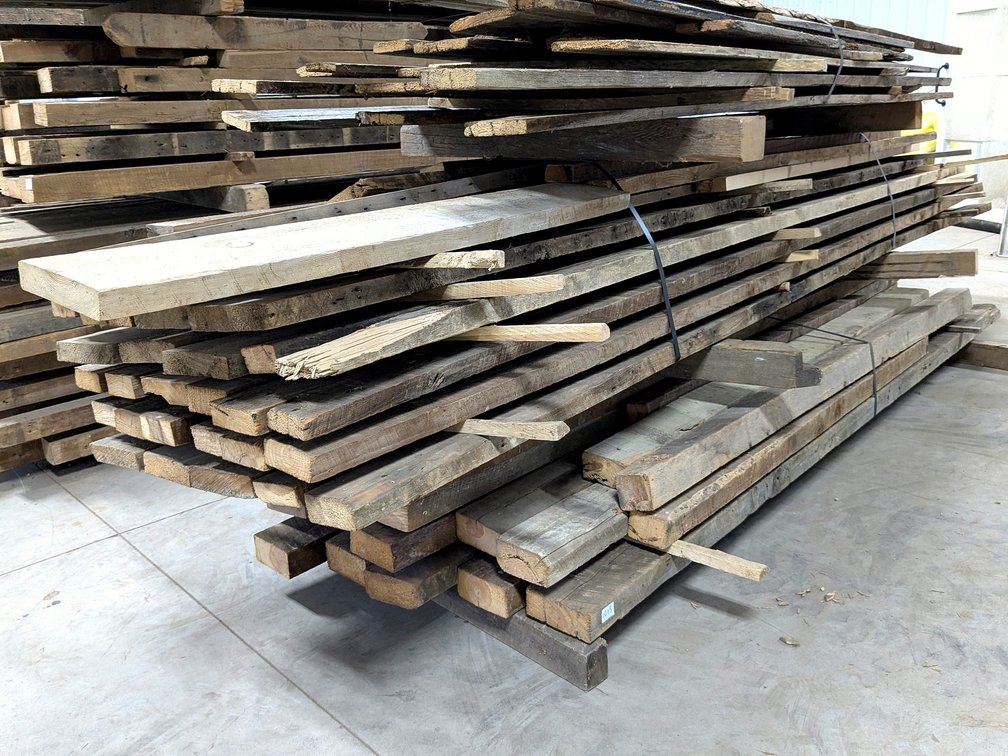 Reclaimed barn board pieces up to 15' long.