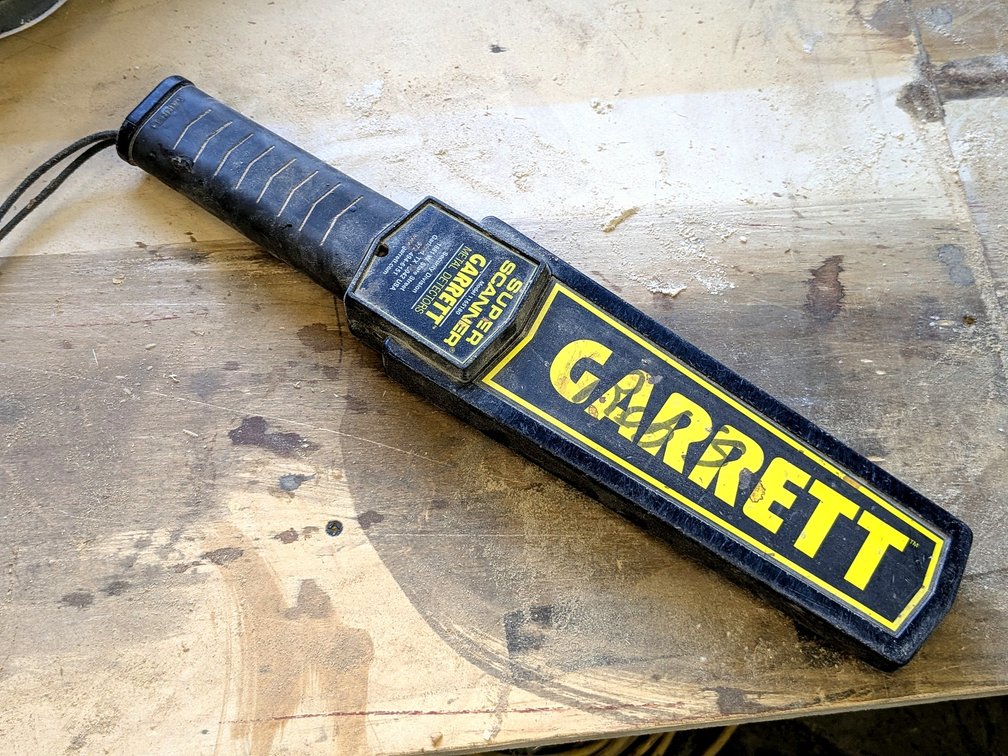 Garrett Super Scanner metal detector is 16" long.