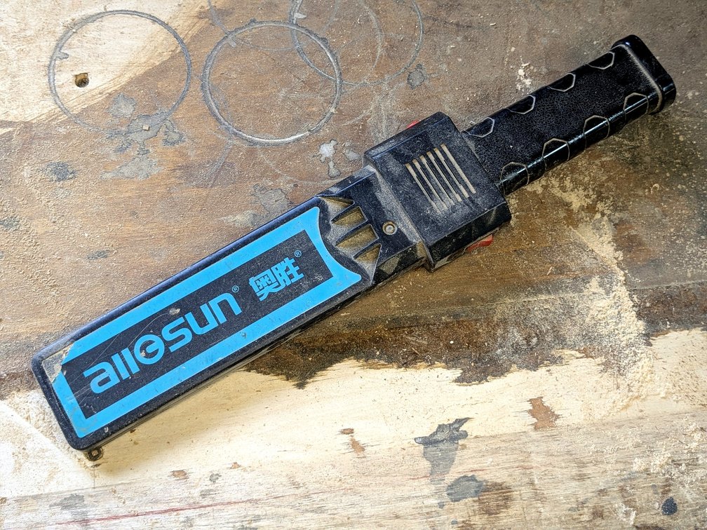 Allosun metal detector wand is model TS95 and is 15" long.