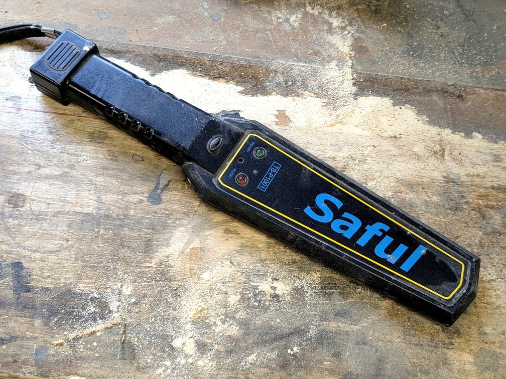 Saful metal detector is 16" long.