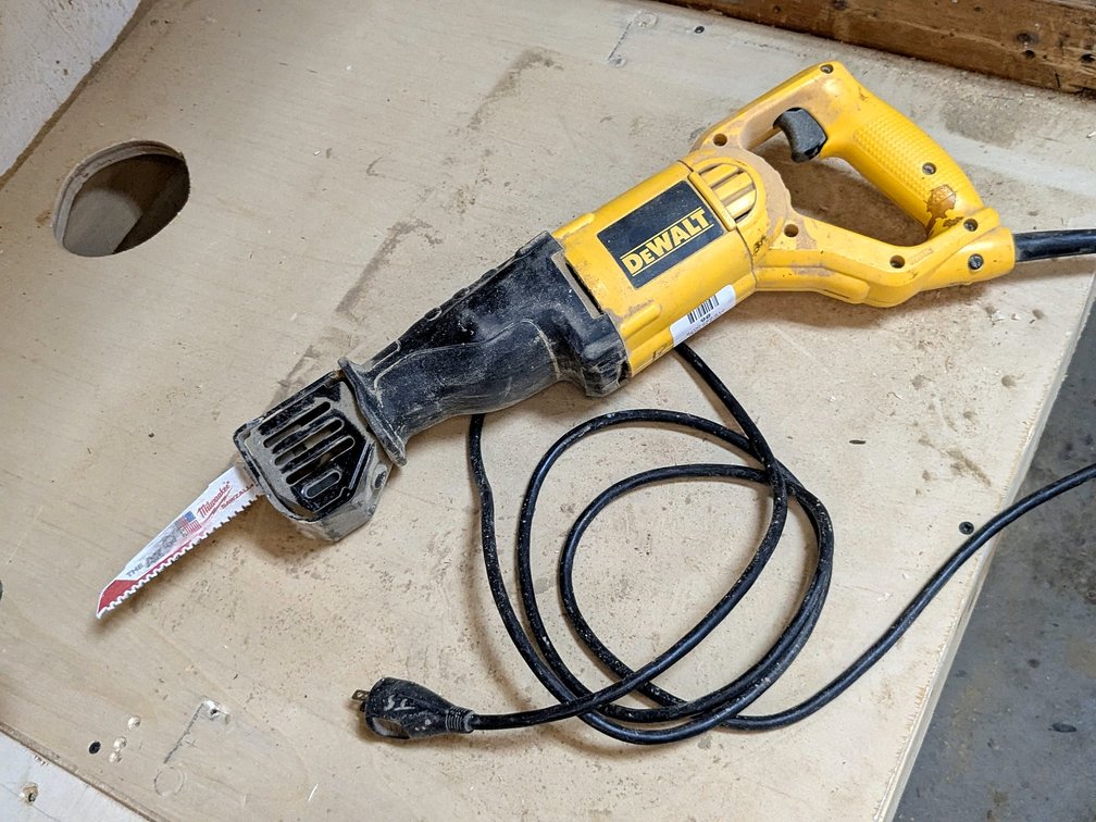 DeWalt VS reciprocating saw with 1-1/8" stroke is model DW304P.