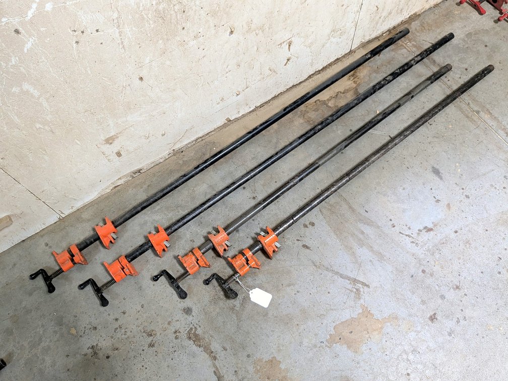 Two pairs of Pony Brand pipe clamps incl. 4' and 5'.