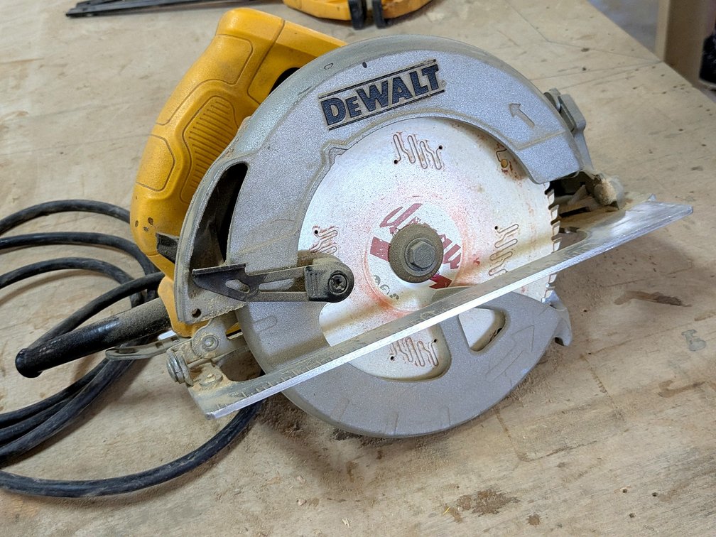 DeWalt 7-1/4" circular saw is model DWE575.