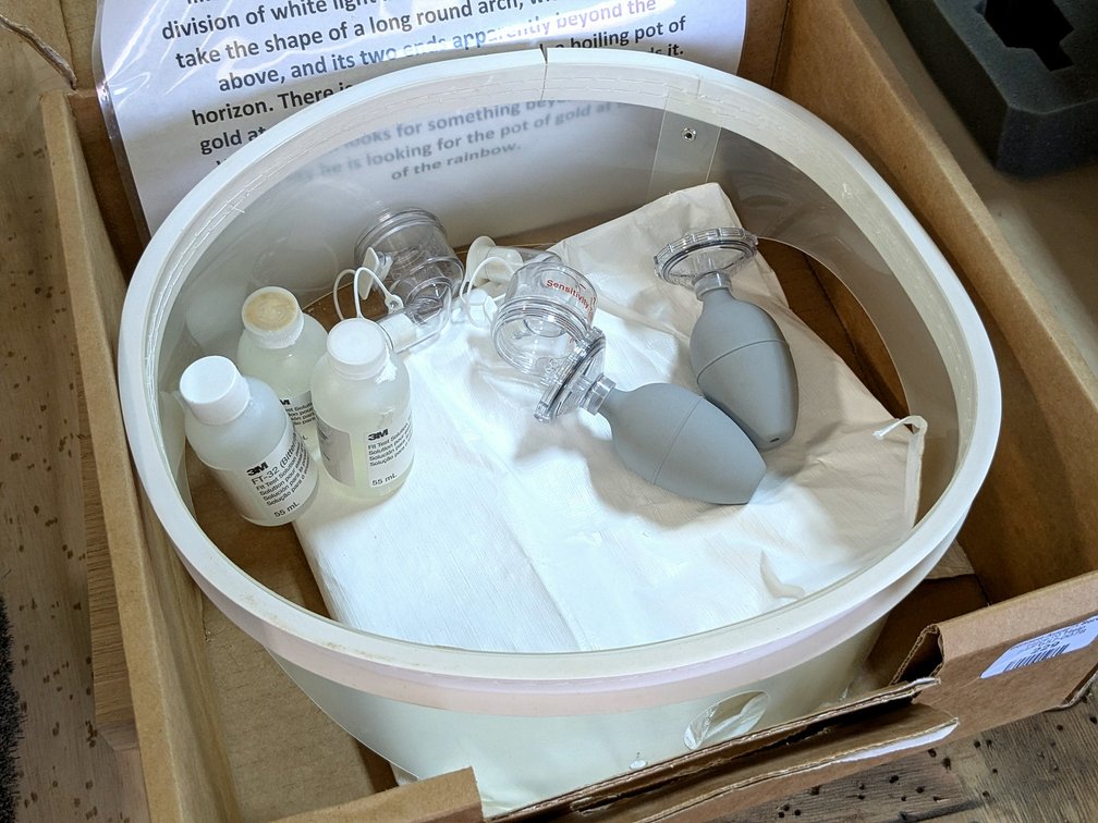 3M mask fit test kit appears to be complete.