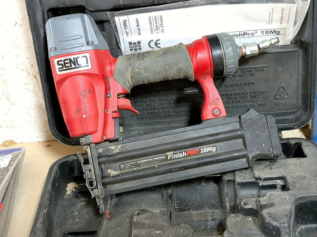 Senco 18 gauge finish nailer with case and instructions.