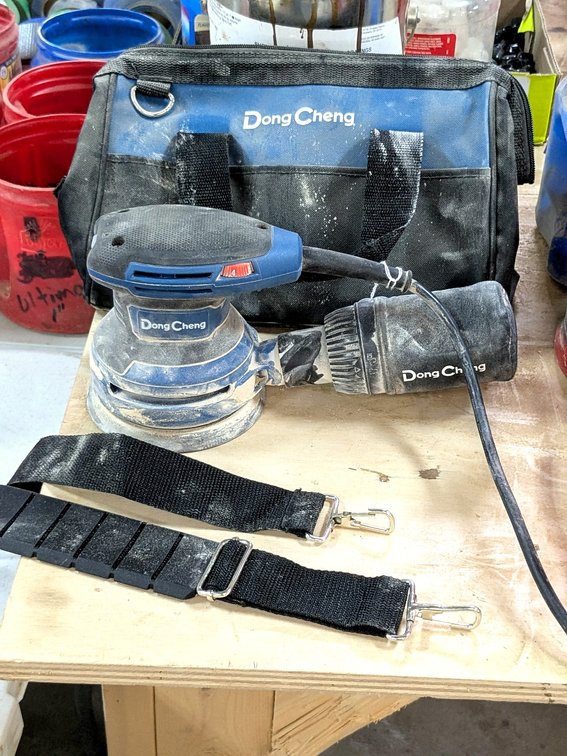 Random orbit 5" palm sander with dust bag and soft case.