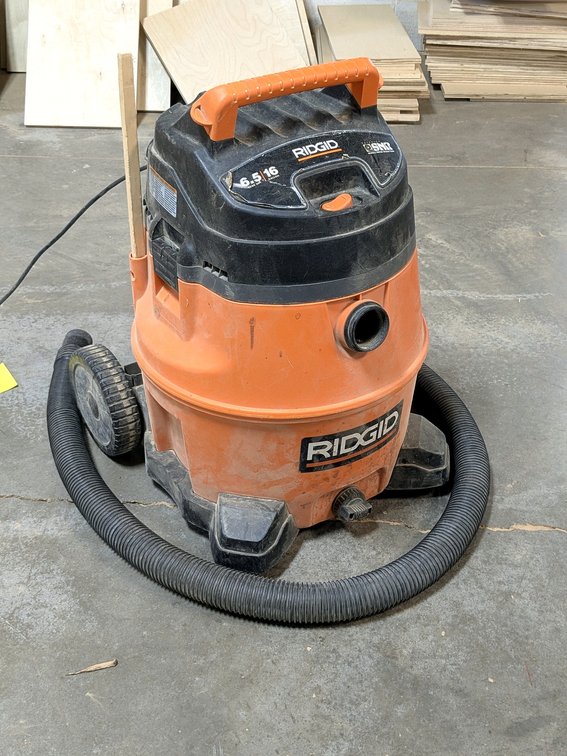 Ridgid 16 gallon wet/dry shop vacuum.