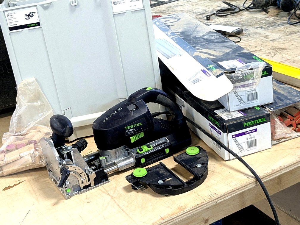 Festool Domino XL DF700 domino cutter with instructions, case and tons of inserts.