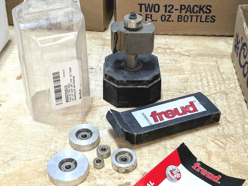 Freud planer bit with a 1/2" shank, 2" cut, extra bearings and bushings.