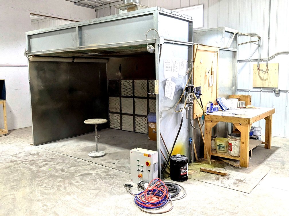 Ventless open-face downdraft spray booth, recirculating with VOC scrubber, Graco Merkur air-assisted pump