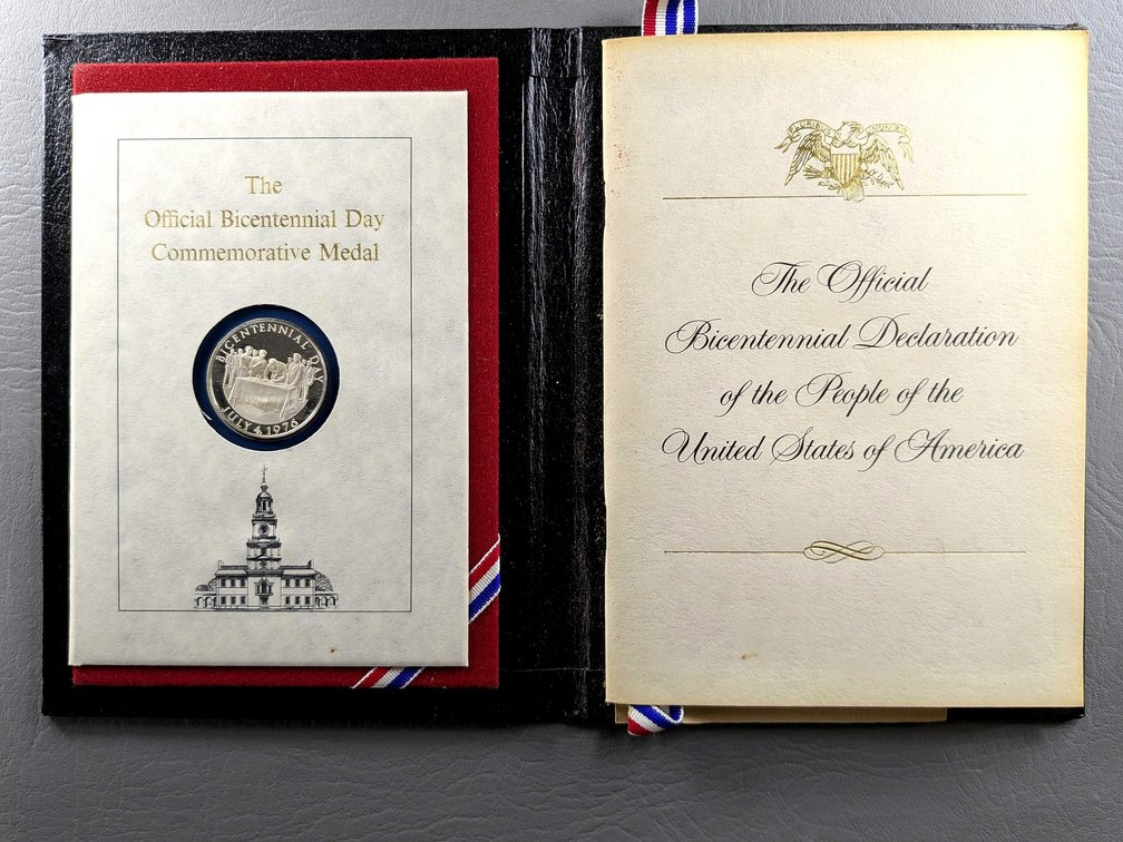 1976 Bicentennial Day Commemorative medal.