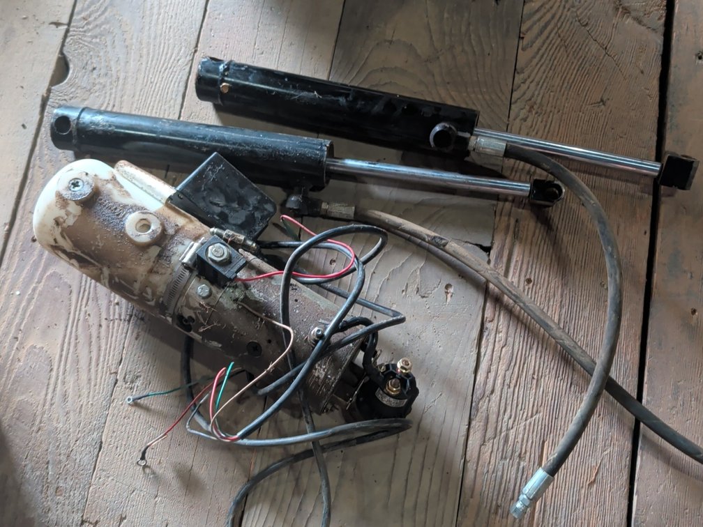 Tommy gate pump and cylinders