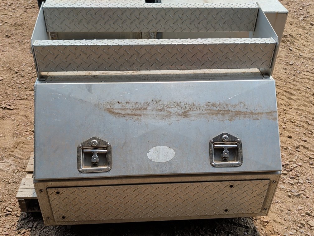 Aluminum tool box