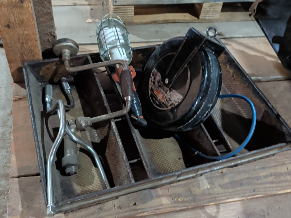 Bolt tray, trouble light, speed wrench
