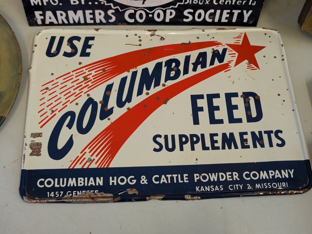 Colubian feed sign