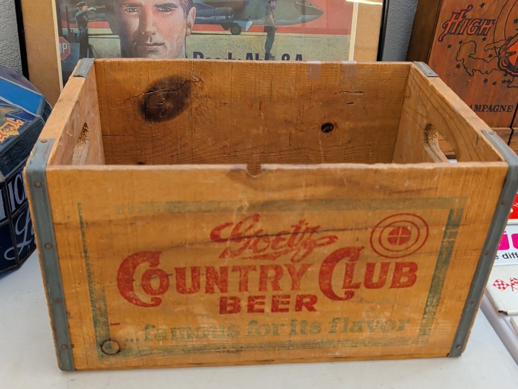 Goetz Country Club beer Box