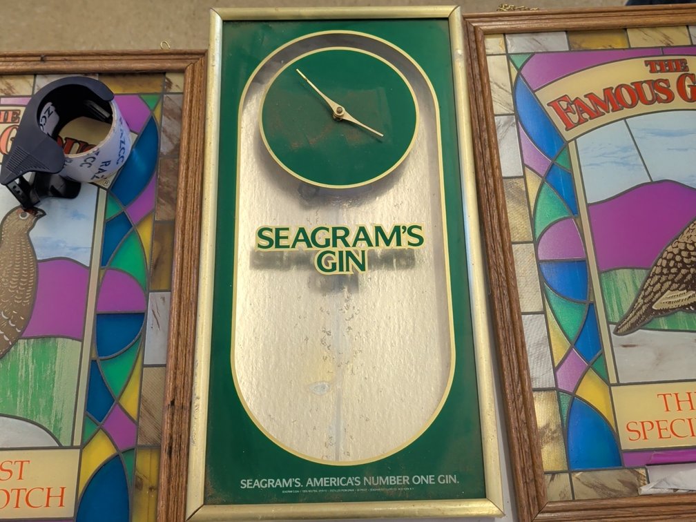 Seagram's Gin clock