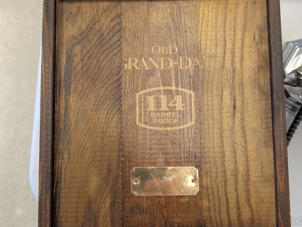 Old Grand Dad wood liquor box, plastic Stumbras liquor box