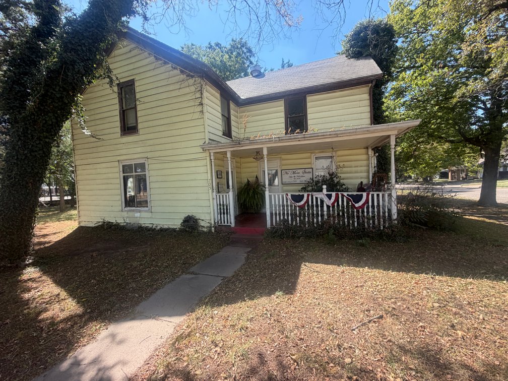705 Manning~Winfield, KS