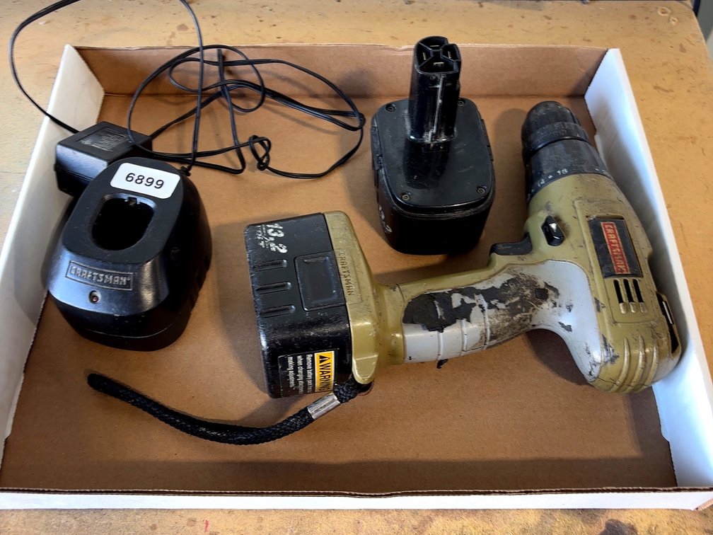 Craftsmen 13.2 V. Drill w/ charger &(2) Batteries