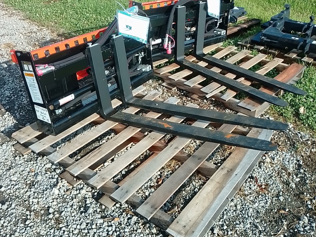 Hydraulic Adjustable Pallet Fork PFA-11-3300G Wolverine