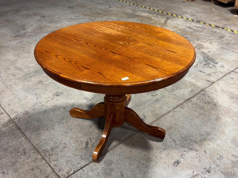 Round Pedestal Table ( Wood )