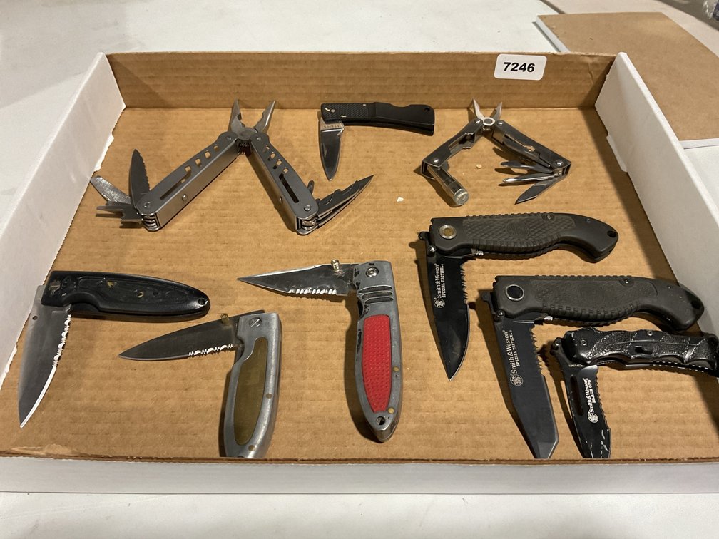 Flat of Knives & Multi-Tools (8pcs.)