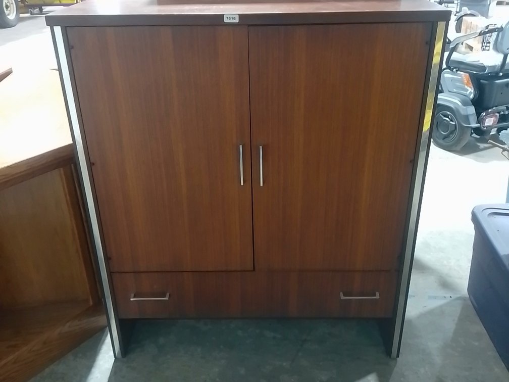 Gentleman's Chest