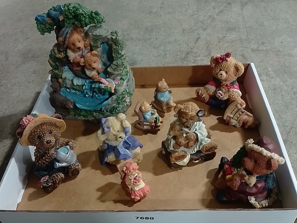 Flat Boyd Bears And Friends Figurines