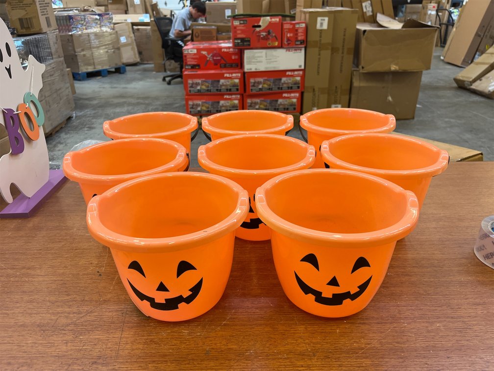 8 pack of Jack-O-Lantern buckets