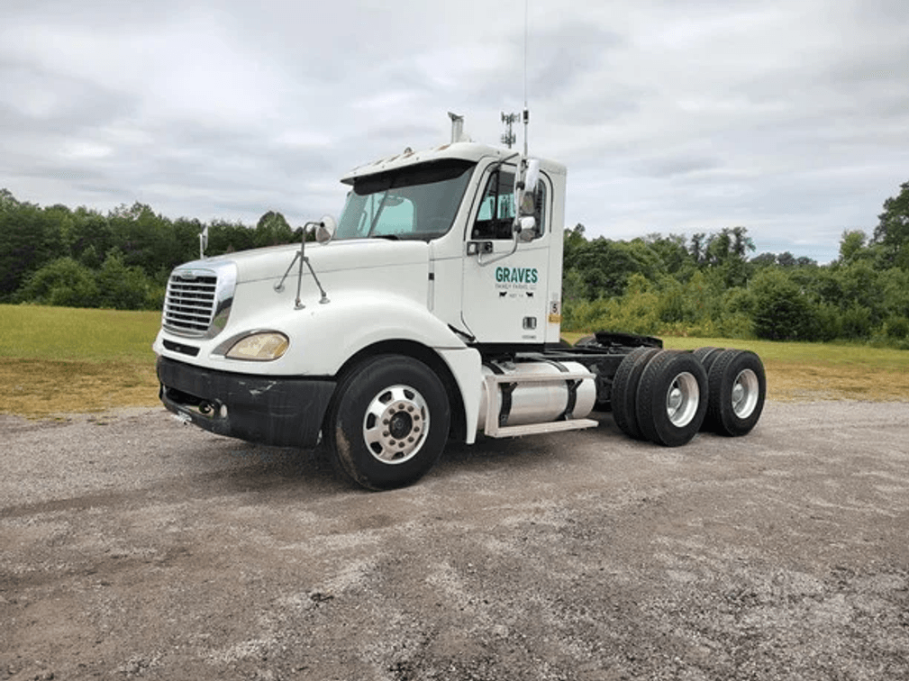 2002 FREIGHTLINER COLUMBIA DAY CAB
