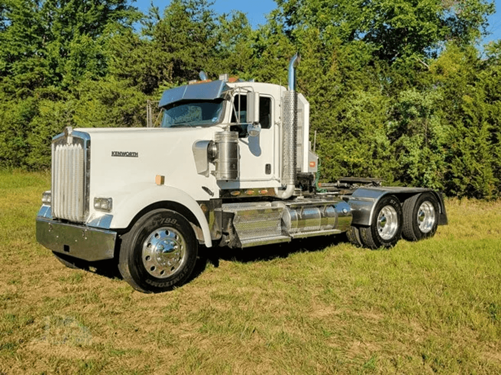 2014 Kenworth W900 Day Cab w/ Wetline & New Inframe