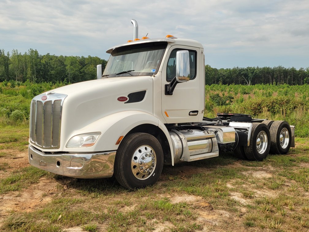 2019 Peterbilt 579 Day Cab w/ Dual Wetline